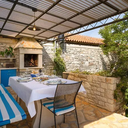 Daulos Villa *