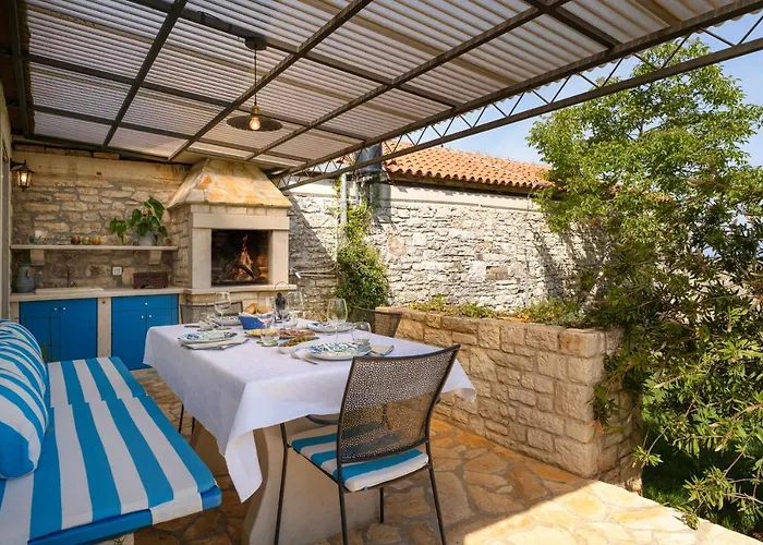 Daulos Villa *
